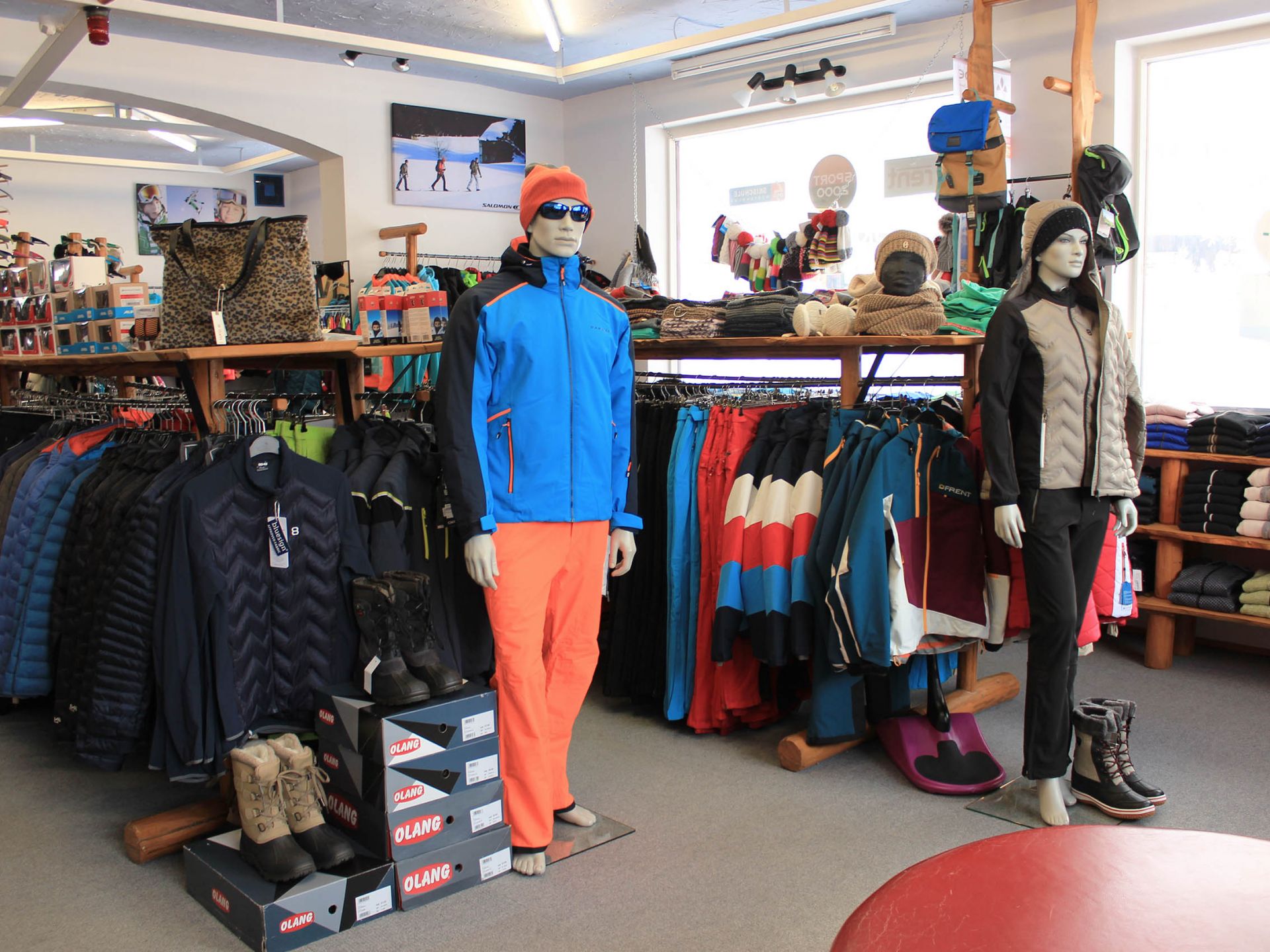 Skibekleidung, Apres–Schuhe, Langlaufbekleidung, Wanderbekleidung, Bademode und mehr